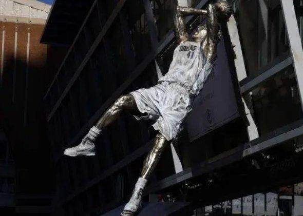 1672070326605055421.png 诺维斯基.png