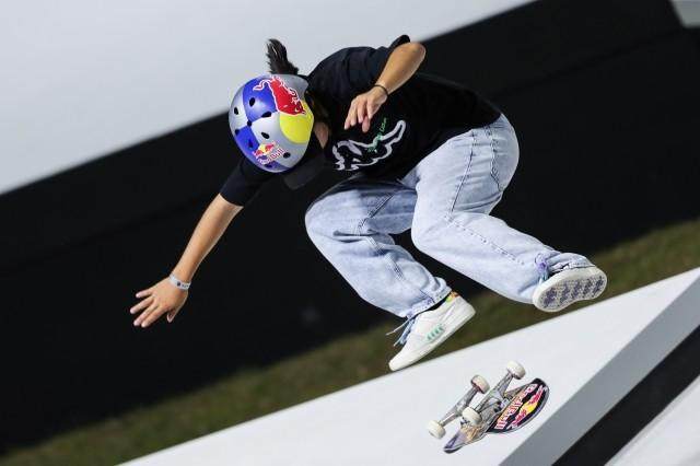 1672070529564085677.jpeg 滑板.jpeg